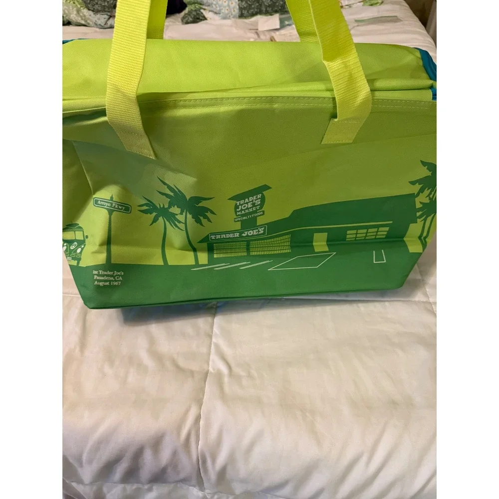 Trader Joes Large Reusable Insulated Cooler Bag Green Pasadena 1967 8 Gallon NEW